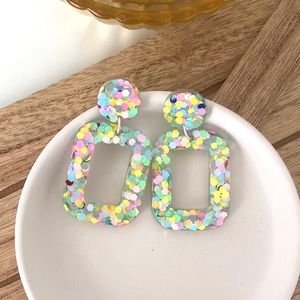 Resin earrings with colorful glitter